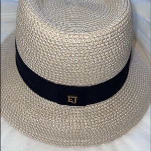 This hat is in perfect conditions